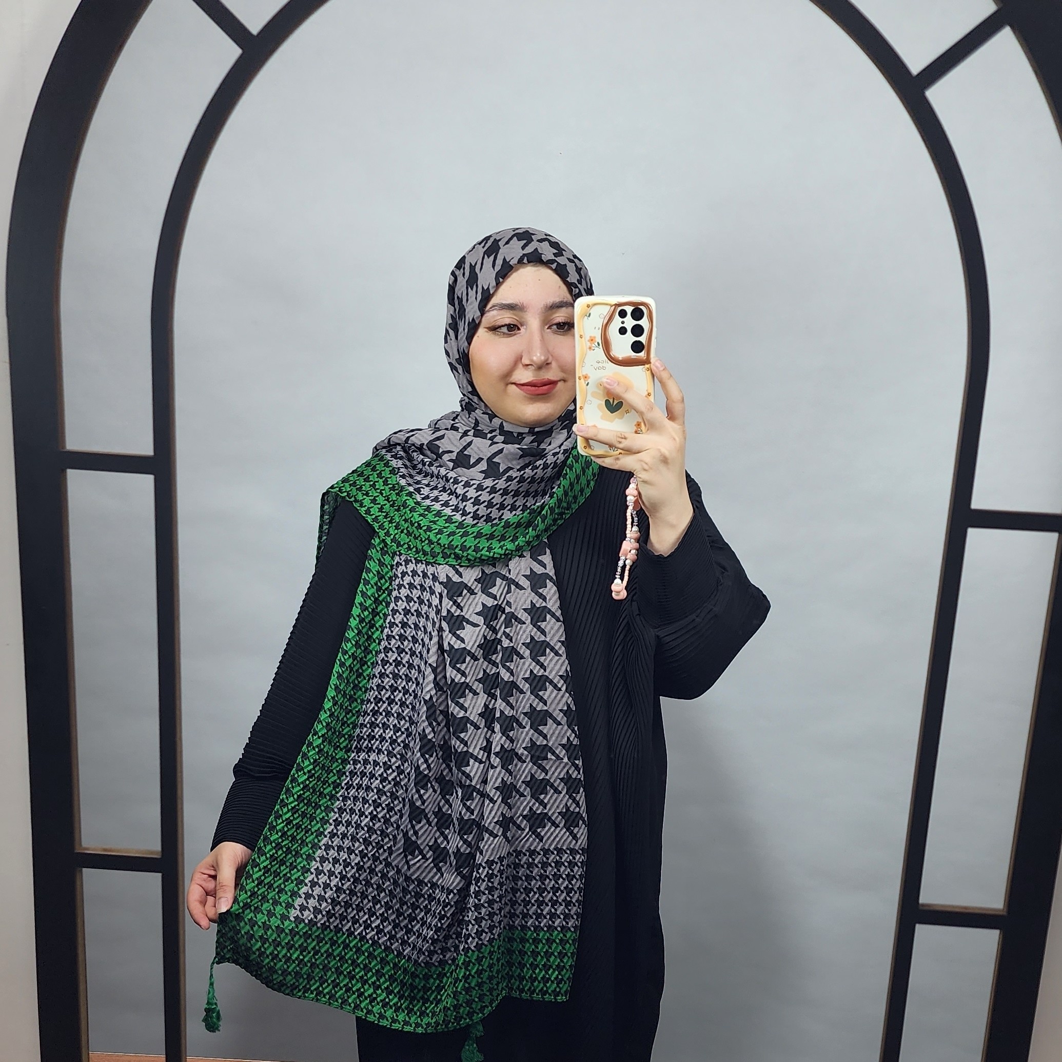 شال نخ پلیسه پاییزی وارداتی طرح پیچازی